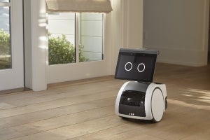 Amazon、家庭用ロボ「Astro」発表、自ら動いてアシスタント Alexaの新展開