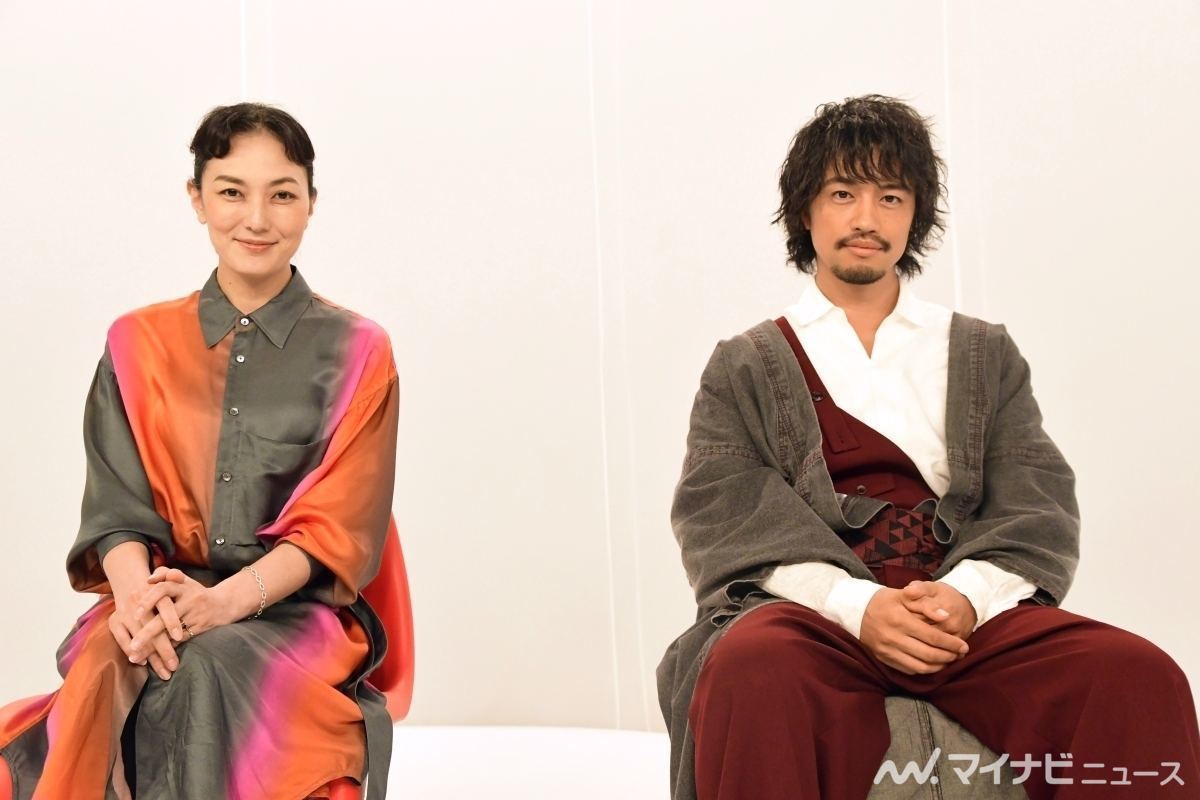 斎藤工(右)と板谷由夏