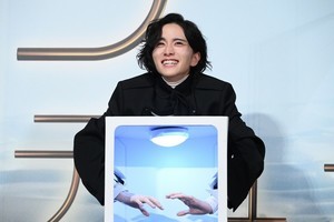 板垣李光人「めっちゃ怖い」 箱の中身当てゲームにドキドキ