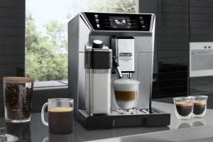 デロンギ、全自動コーヒーマシンの新たな最上位「プリマドンナ クラス」