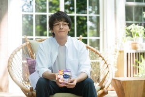 ルマンド男子・中村倫也、テラスで気分転換! メイキングムービーも公開