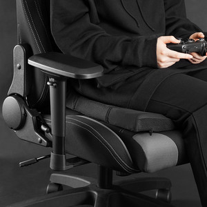 ゲーミングチェアの座面にフィットする「ゲーミング座布団」に新作が登場
