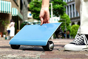 公道が走行できる薄型の電動モビリティ「WALKCAR」　最高速度は時速10km