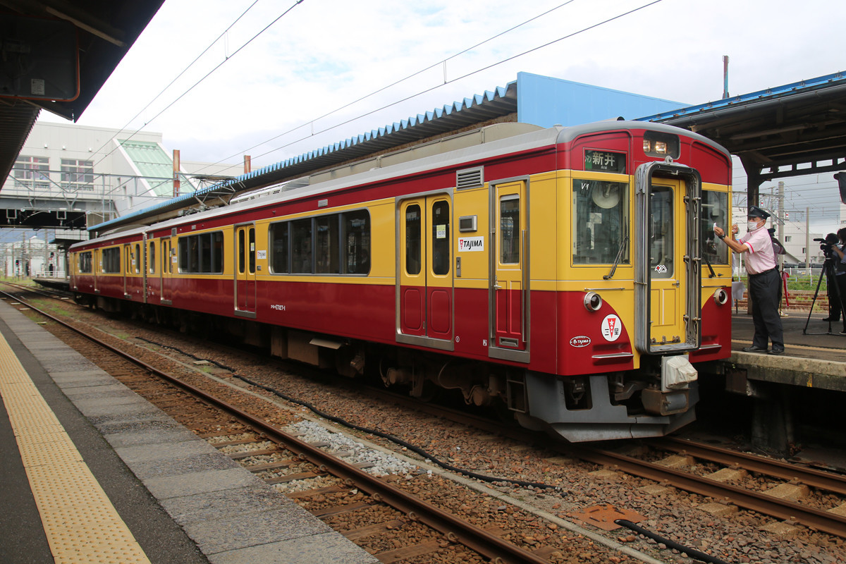 えちごトキめき鉄道、旧国鉄新潟色ET127系を撮影できるツアー開催 | マイナビニュース