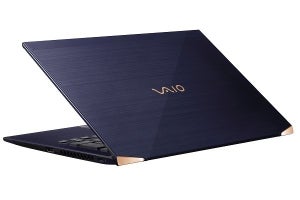 VAIO、最上位ノートPC「VAIO Z」に同社設立7周年を記念した「勝色特別仕様」
