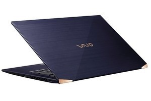 VAIO、最上位ノートPC「VAIO Z」に同社設立7周年を記念した「勝色特別仕様」