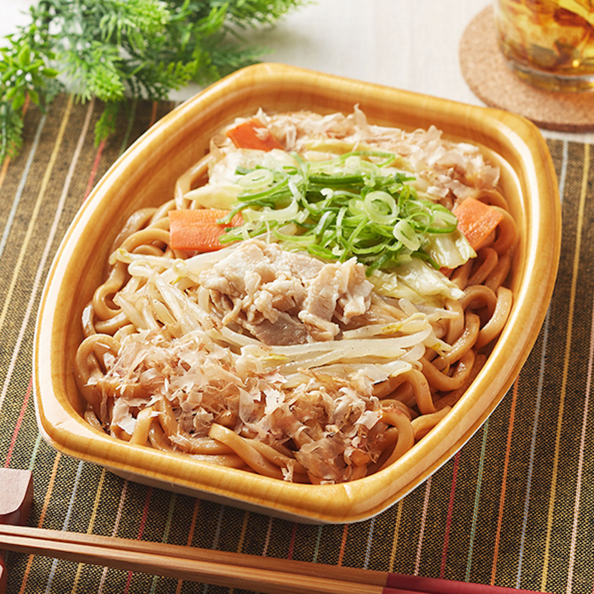 「かつおだし香る！醤油焼うどん」(398円)