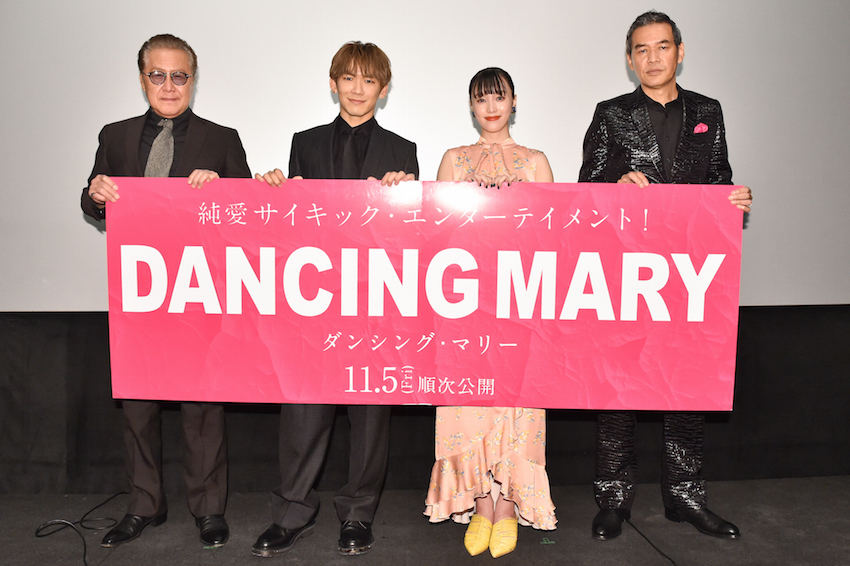 左から石橋凌、EXILE NAOTO、山田愛奈、SABU監督
