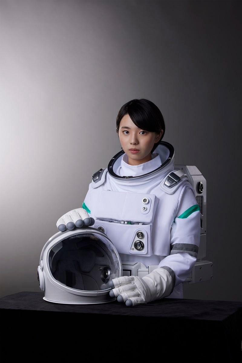 菊地姫奈 初cm撮影で 宇宙 へ 最初は不安 なかなかできない体験 マイナビニュース
