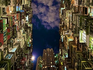 【香港】超密集住宅モンスターマンションからの写真が「幻想的だ」と大反響。でも、住み心地は……住んでいる人に話を聞いてみた