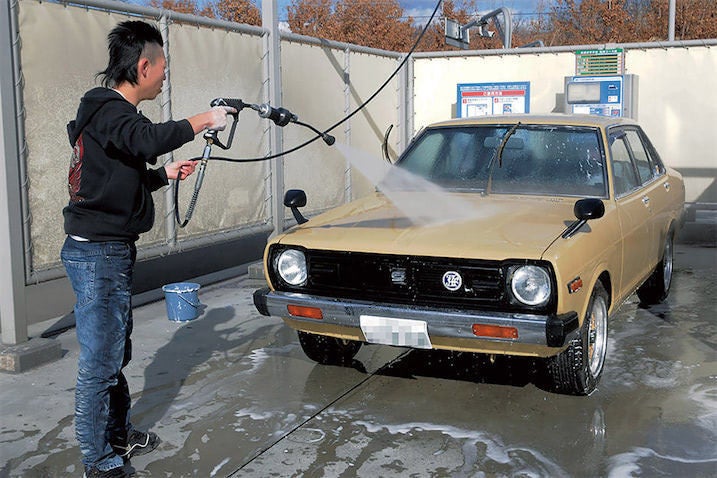 オーナー ボディの美学 真冬の洗車にワックスがけ 旧車乗りの心意気を垣間見た 1979年式 日産 サニー 1400 Gl Vol 2 マイナビニュース