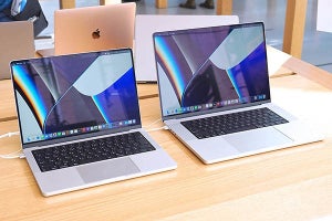 新MacBook Proと新AirPodsが販売開始、最強のM1 Max搭載モデルも体験できる