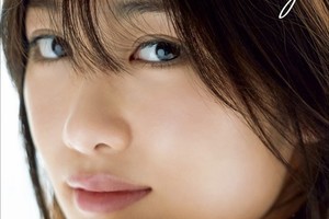 工藤遥、最新写真集『Lively』　22歳の誕生日10.27に電子版を配信