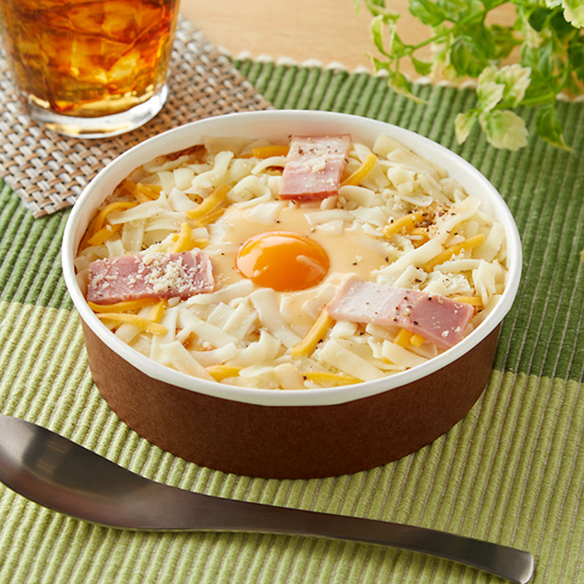 「4種チーズ使用！カルボナーラ風グラタン」(498円)