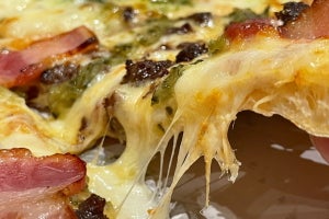 ドミノ・ピザの期間限定メニューは、チーズ好きは逃せない濃厚なラインナップでした