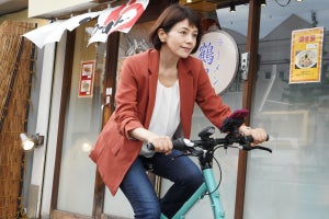 マリコ(沢口靖子)、京都の街を自転車で走る　ラーメンも爆食?『科捜研の女』