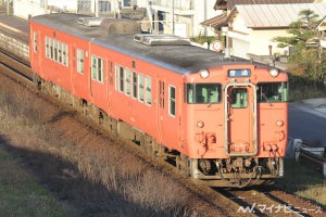 JR西日本キハ120形、広島カープのラッピング列車 - 芸備線など運行