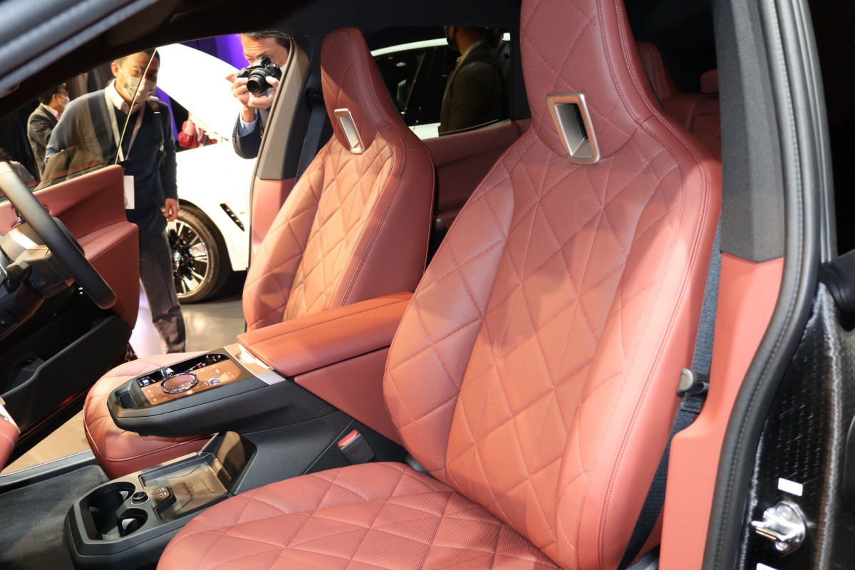 BMW「iX」