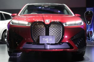 BMWが新型電気自動車「iX」を日本で発売! グリル大型化で独特の顔に