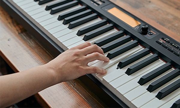 島村楽器×カシオ、奥行きが短く設置しやすい88鍵の卓上電子ピアノ