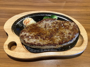 【食レポ】家族みんなでたっぷり肉を補給!びっくりドンキー「ガリバーフェア」を実食!