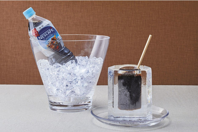 氷グラスのコーヒー