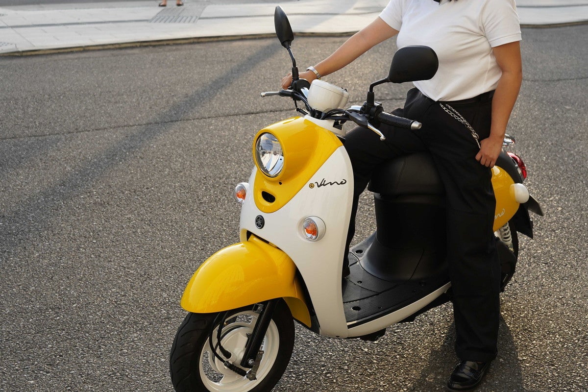 電動スクーターってどうなの 女性ライダーが E Vino に乗ってみた マイナビニュース