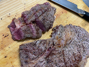 【実験】ステーキ肉を“あの漬物”で柔らかくする斬新な方法が登場! - 「これは天才」「目からウロコ」「料理は化学」の声