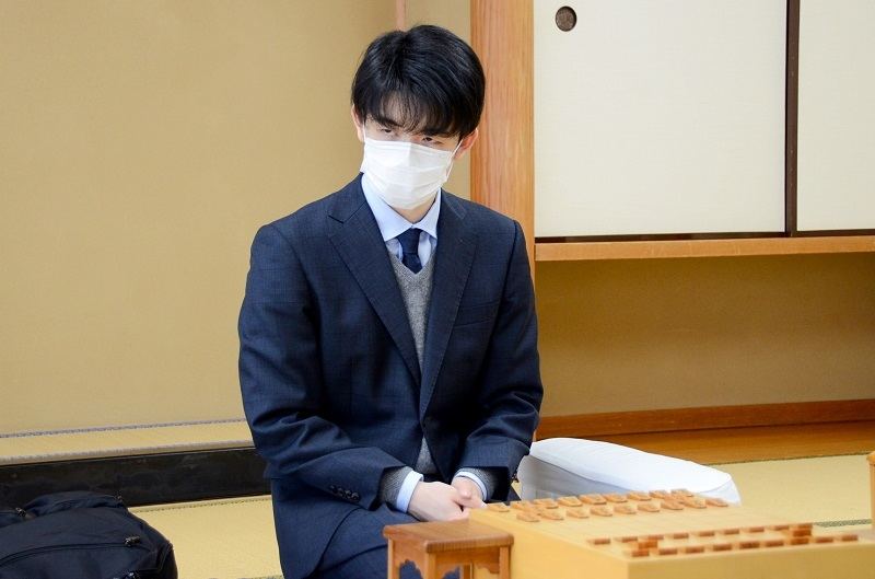 対局開始前、気息を整える藤井竜王（提供：日本将棋連盟）