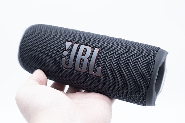 JBLのボトルサイズスピーカー「FLIP 6」11月26日発売。小型化 