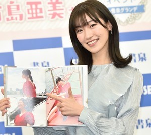 前島亜美、8年ぶり写真集で25cm断髪「生きやすくなった」