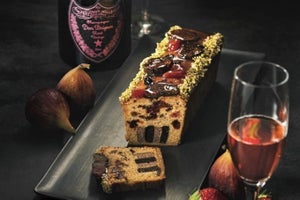 帝国ホテル、「ドン ペリニヨン ロゼ」を贅沢に使用したケーキ「セレブレーション」を発売