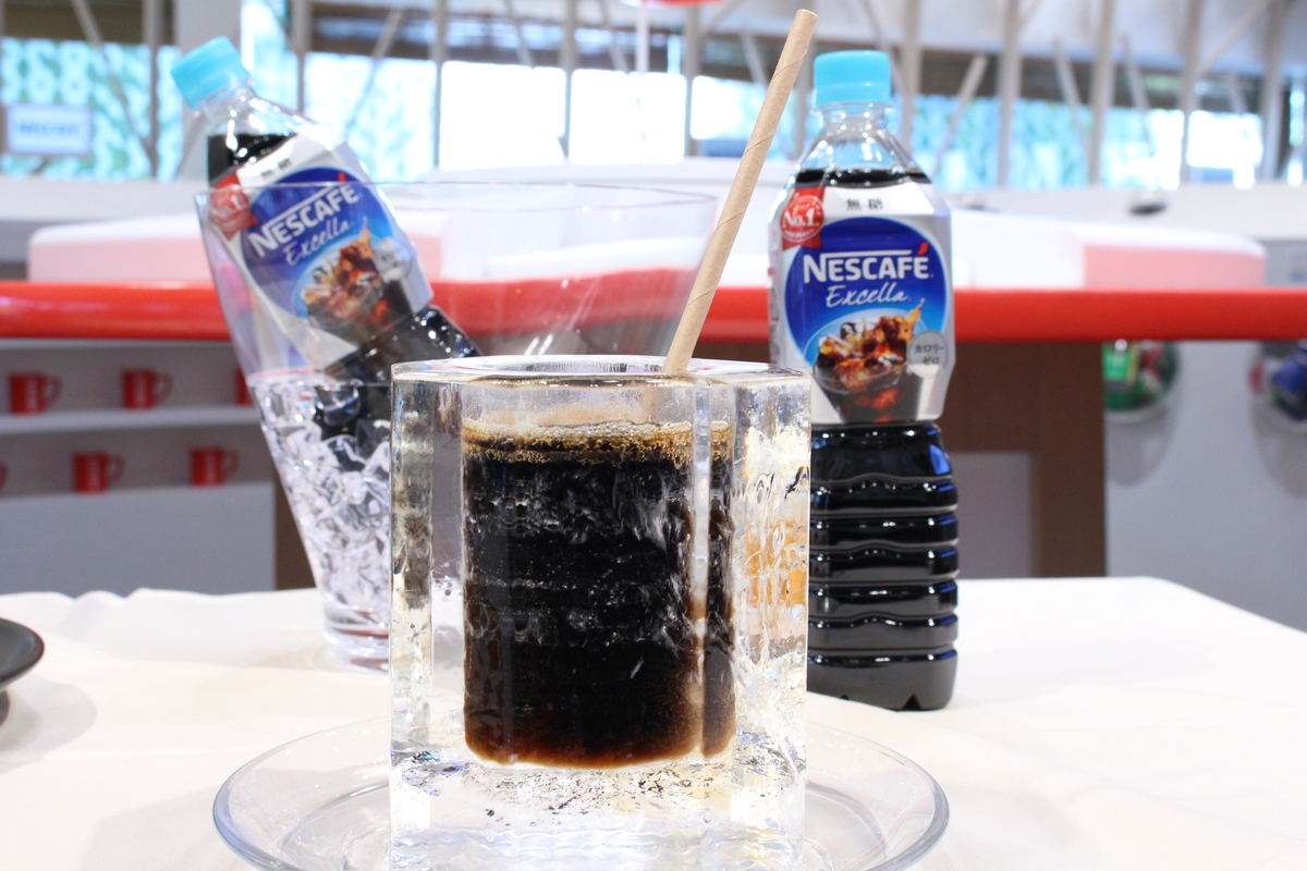 氷グラスで飲むアイスコーヒー