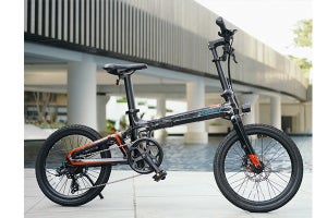 カーボンフレームで重さ「15.5kg」の「電動折りたたみ自転車」登場