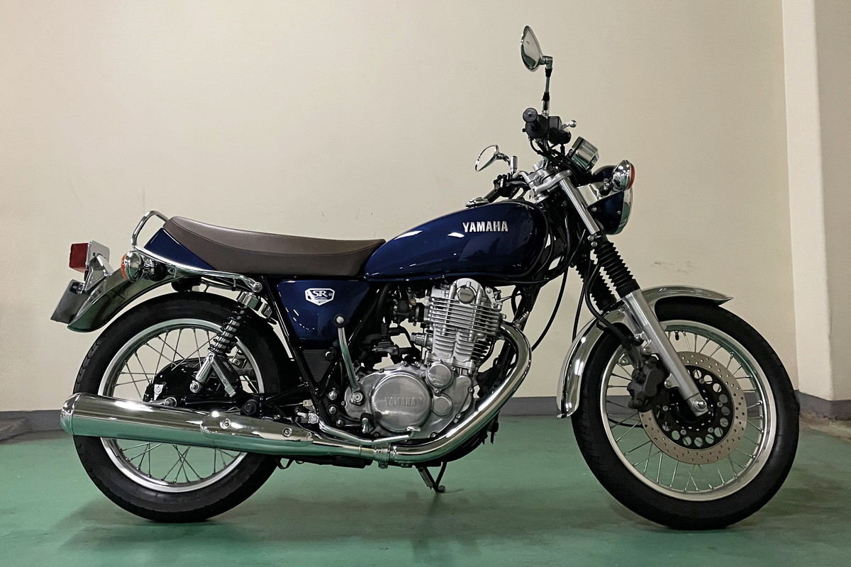 ヤマハの名機の乗り心地は 女性ライダーが Sr400 Final Edition に乗ってみた マイナビニュース