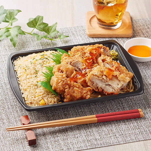 「台湾風唐揚&炒飯弁当」(550円)