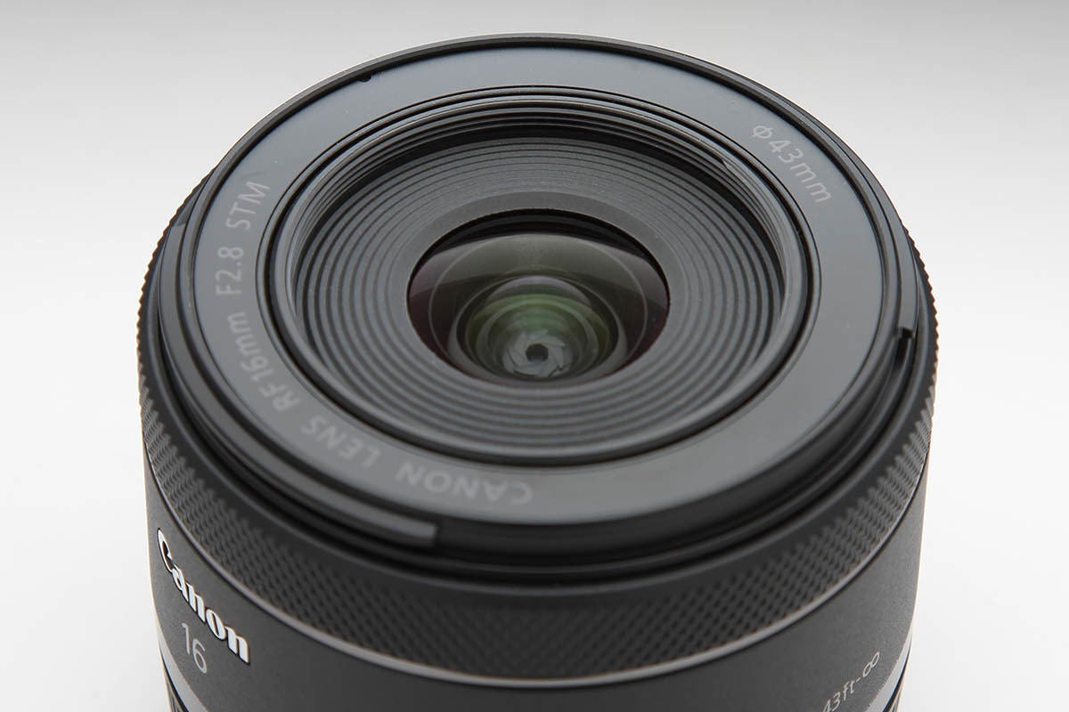 RF16mm F2.8 STM」実写レビュー 常識外れの価格とサイズ、描写も上々