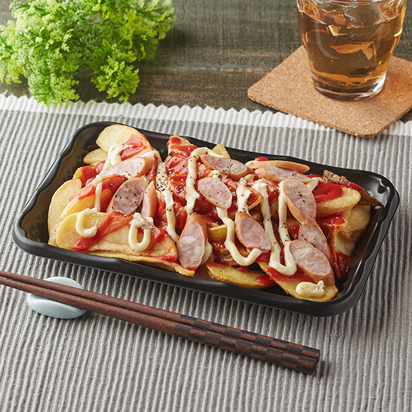 「大盛皮付きポテトとウインナー」(480円)