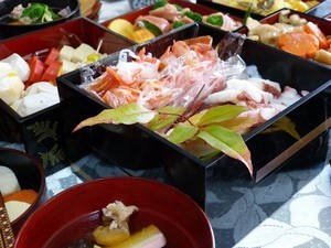 おせち料理はいつ食べる? 元旦じゃなくて大晦日? 地域別の違いを解説