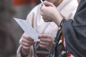 初詣は着物で行く? 着物で初詣に行くメリットや注意点を紹介