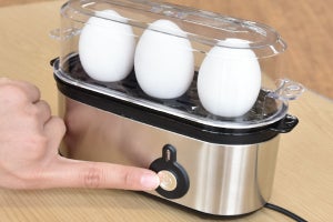 サンコー、手軽にゆで卵を作れる「超高速エッグスチーマー」 最大3個を同時調理