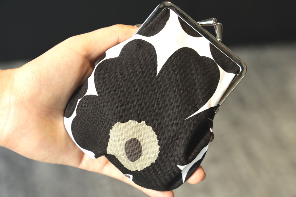Ploom Xのサイズ感にぴったり、マリメッコのがま口ポーチ