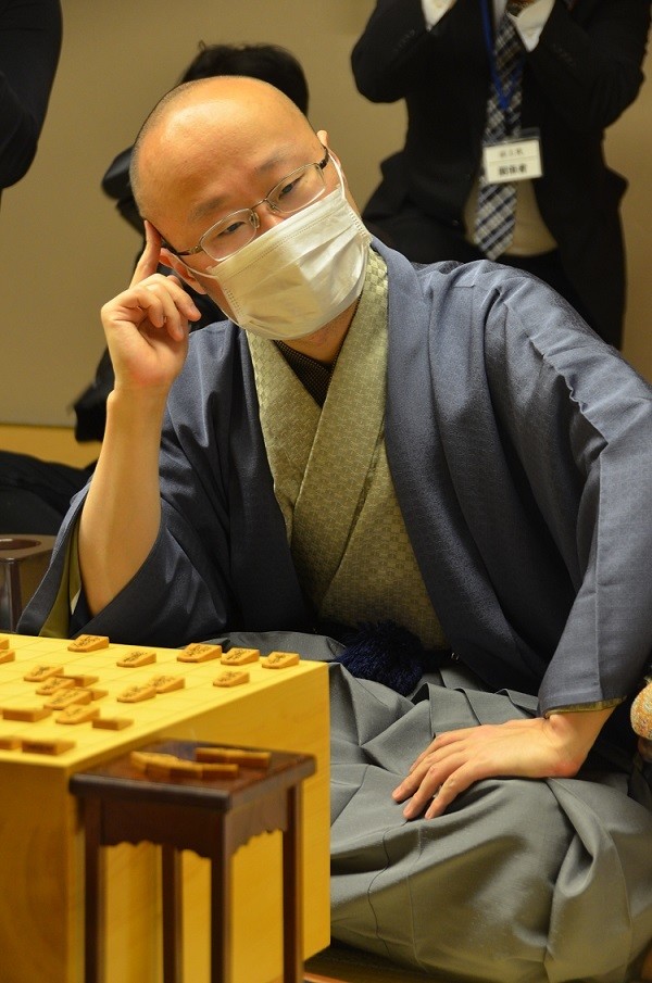 糸谷八段を下し棋王9連覇を果たした渡辺棋王（写真は第46期棋王戦第3局のもの 提供：日本将棋連盟）