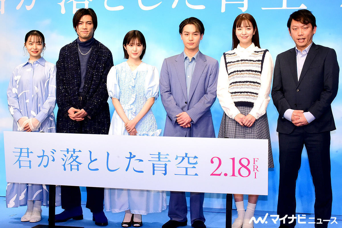 左から莉子、板垣瑞生、福本莉子、松田元太、横田真悠、YukiSaito監督