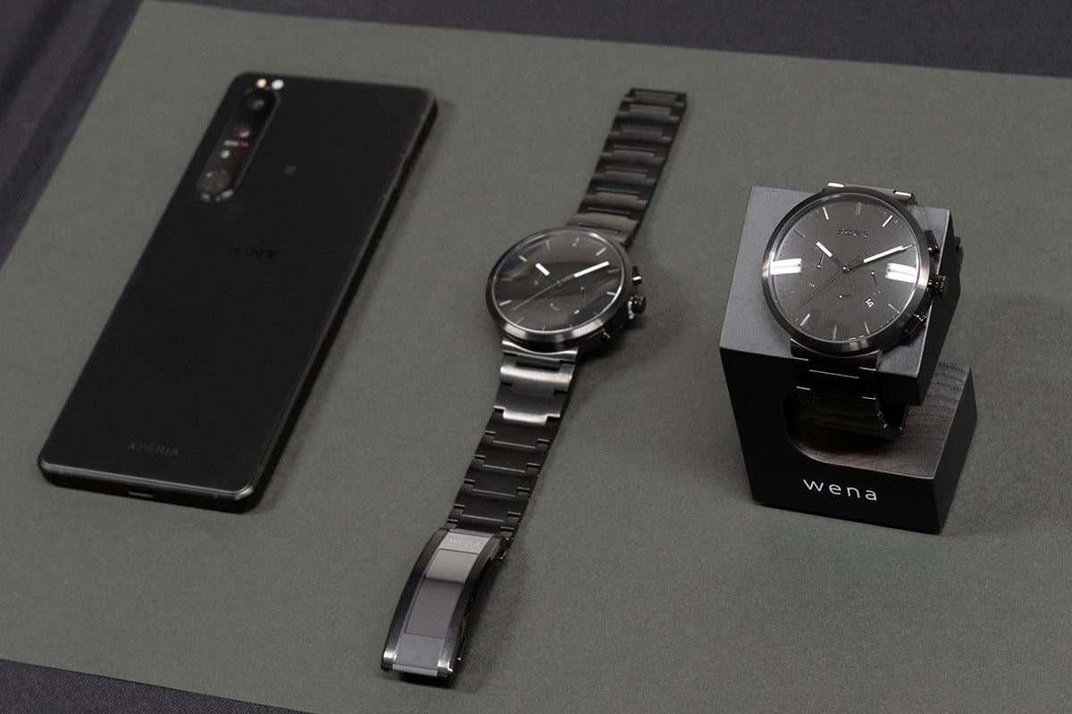 SONYロゴを配した時計付き「wena 3」限定版。Xperiaに合うデザイン採用