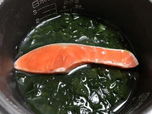 【給食のアイツ】JA全農の炊飯器レシピ「鮭わかめご飯」が話題に - 「これは万能ネギ刻んで混ぜても」アレンジの声も