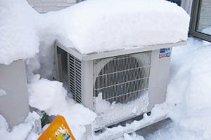 大雪の前後でエアコン室外機に対策すべきこととは? 三菱電機が解説
