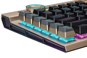 CORSAIR、1.5億回の打鍵に耐える独自スイッチ採用キーボード「K100 RGB OPX GOLD」