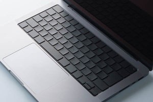 M1搭載MacBook Proのキーを無刻印に、キートップ用ステッカー　1,840円