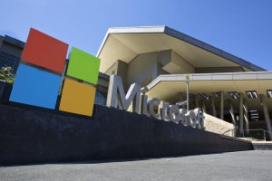 Microsoft、予想上回る増収増益、初の売上高500億ドル超、成長減速の不安払拭